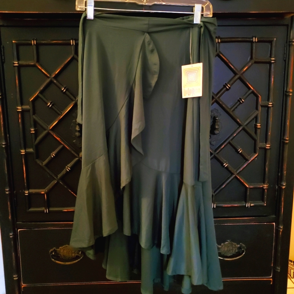 LuLaRoe Bella wrap skirt, Sz Small
